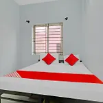 Hotel O M B R Guest House